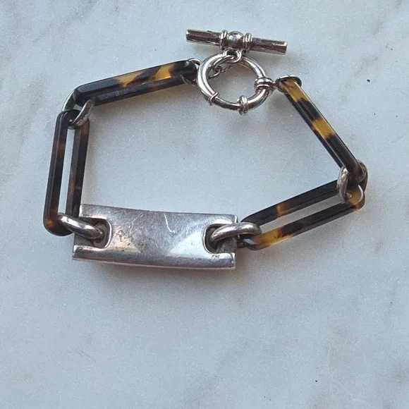 Ralph Lauren Lauren Tortoiseshell Link Toggle Bracelet. - Picture 4 of 6